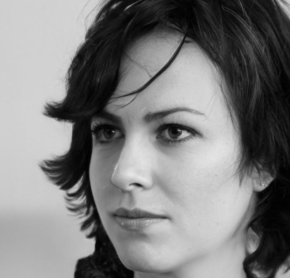 Dr. Sarah Müller - Leitende Finanzexpertin